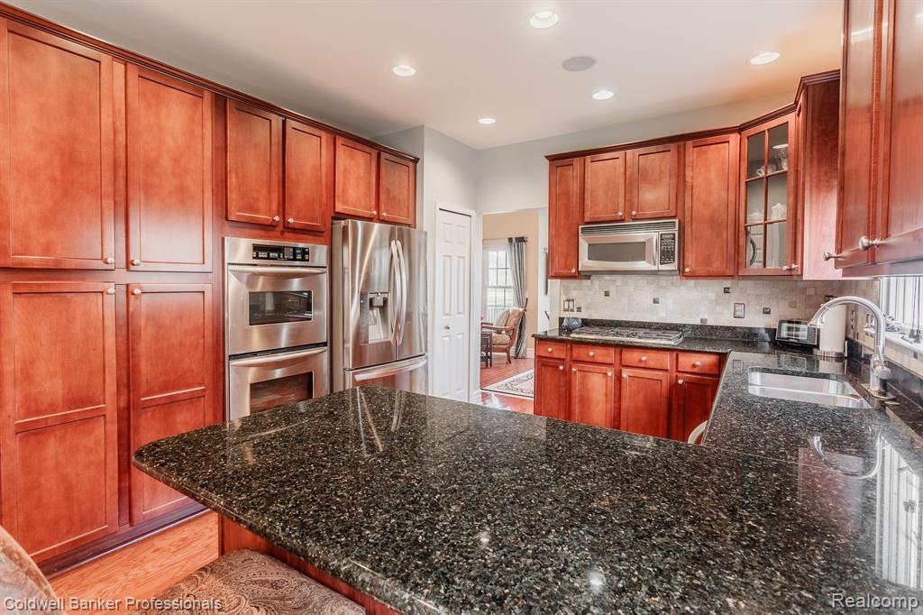 26270 VALHALLA Drive, Farmington Hills, MI 48331 — Photo 18