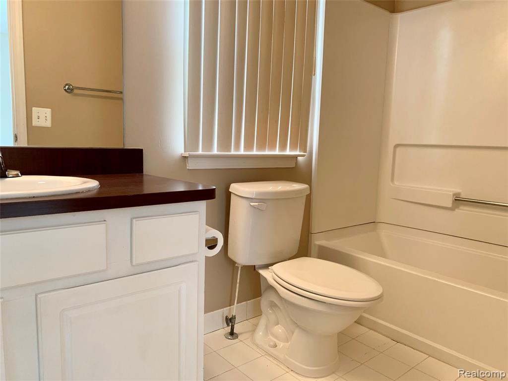 40971 N MAPLEWOOD Drive, Canton, MI 48187 — Photo 9