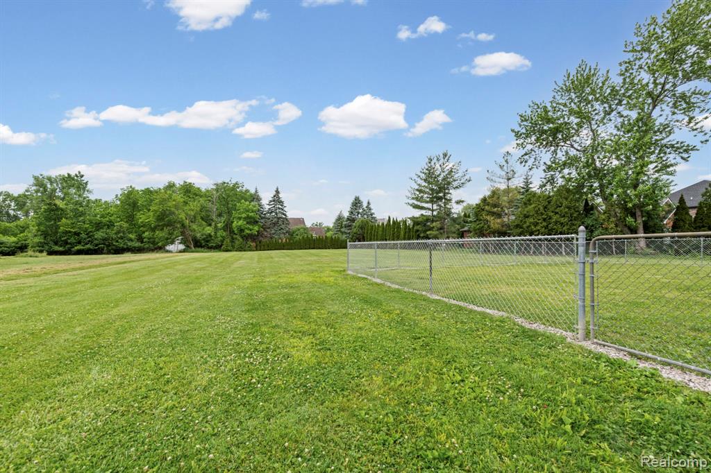 4165 Crooks Road, Troy, MI 48098 — Photo 24