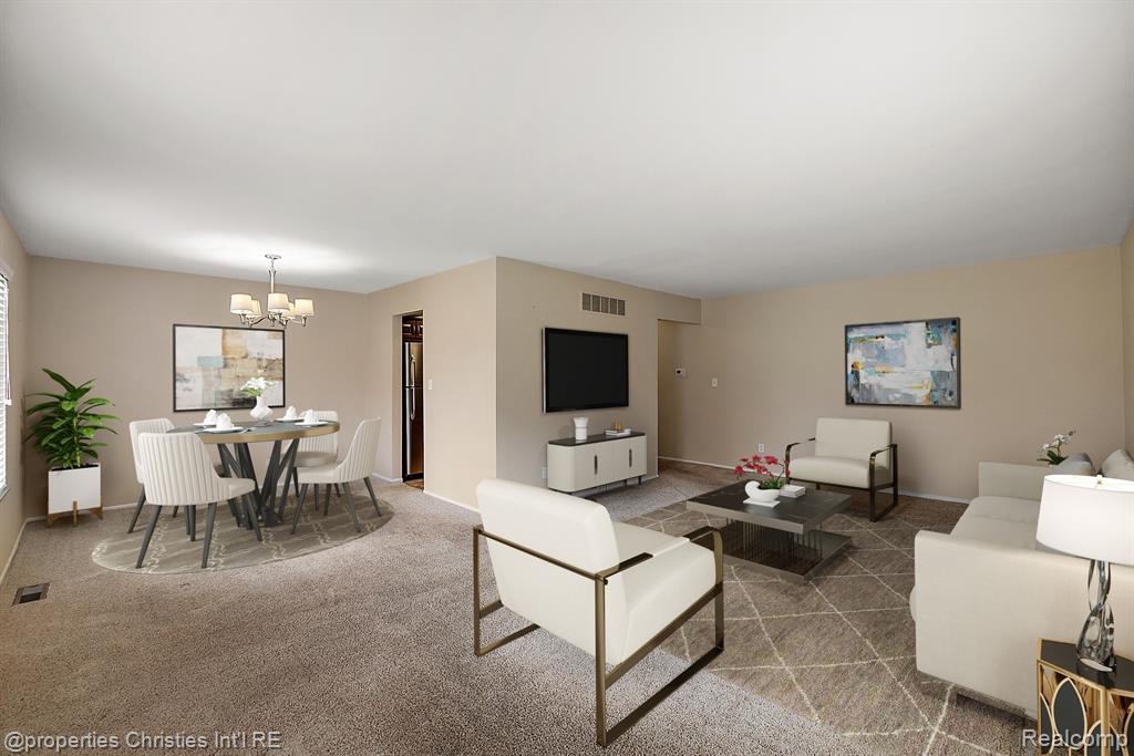 636 E FOX HILLS Drive, Bloomfield Hills, MI 48304 — Photo 15