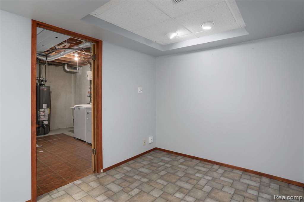 38928 Country Circle, Farmington Hills, MI 48331 — Photo 18