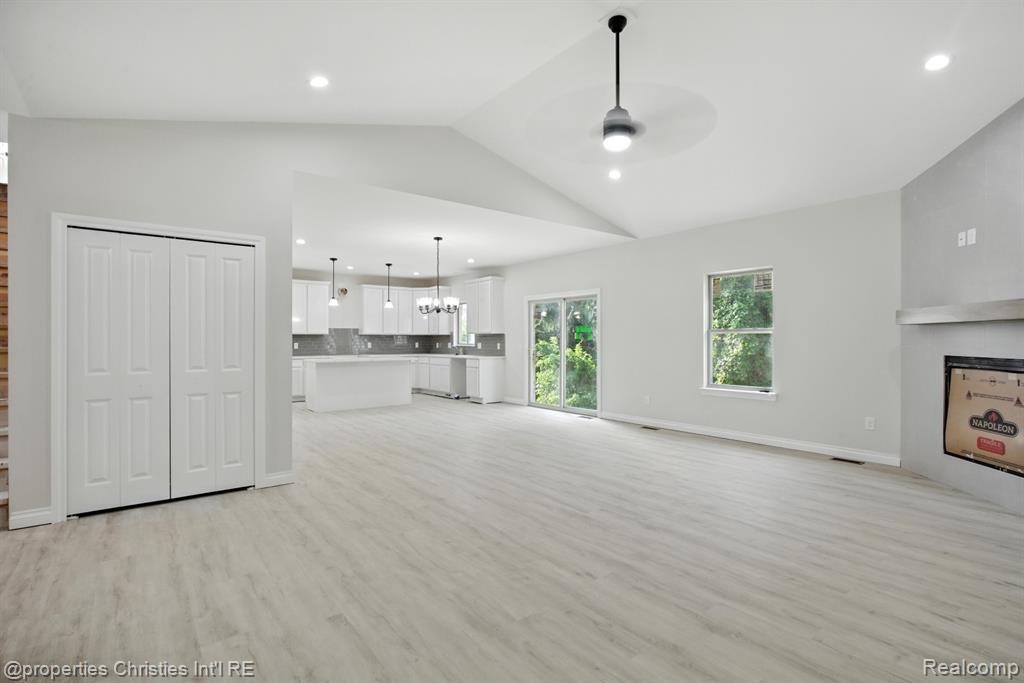3201 ROMA COURT, Wixom, MI 48393 — Photo 9