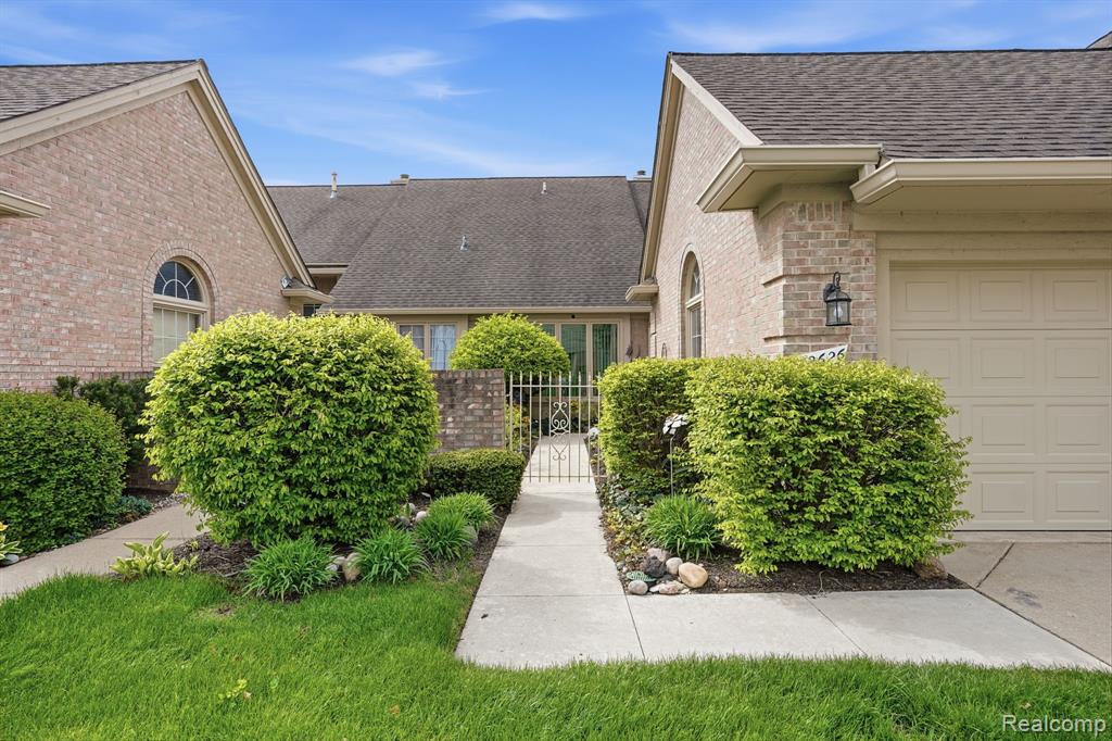 42626 Christina Drive, Sterling Heights, MI 48313 — Photo 2