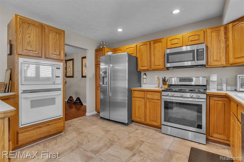 6547 Scenic Pines Court, Clarkston, MI — Photo 8