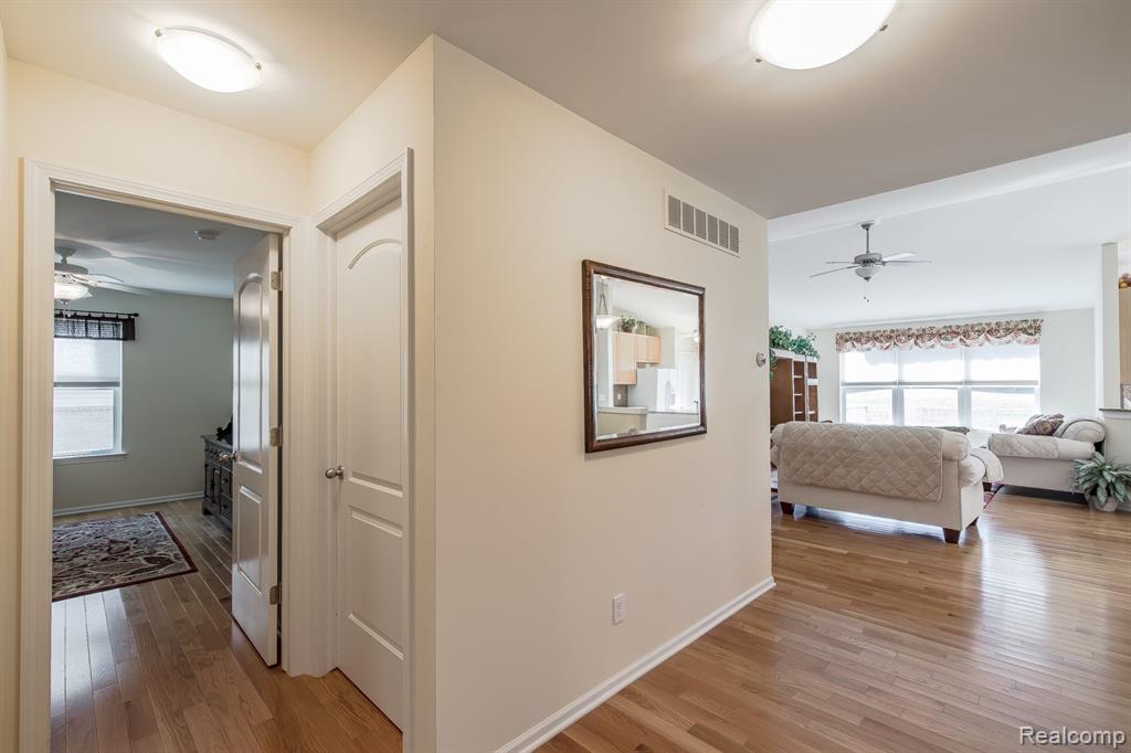 5985 Baypointe Boulevard, Clarkston, MI — Photo 12