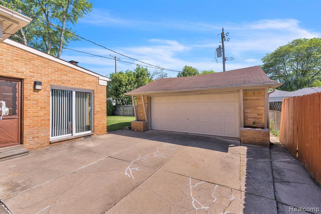 26637 Clairview Drive, Dearborn Heights, MI 48127 — Photo 43