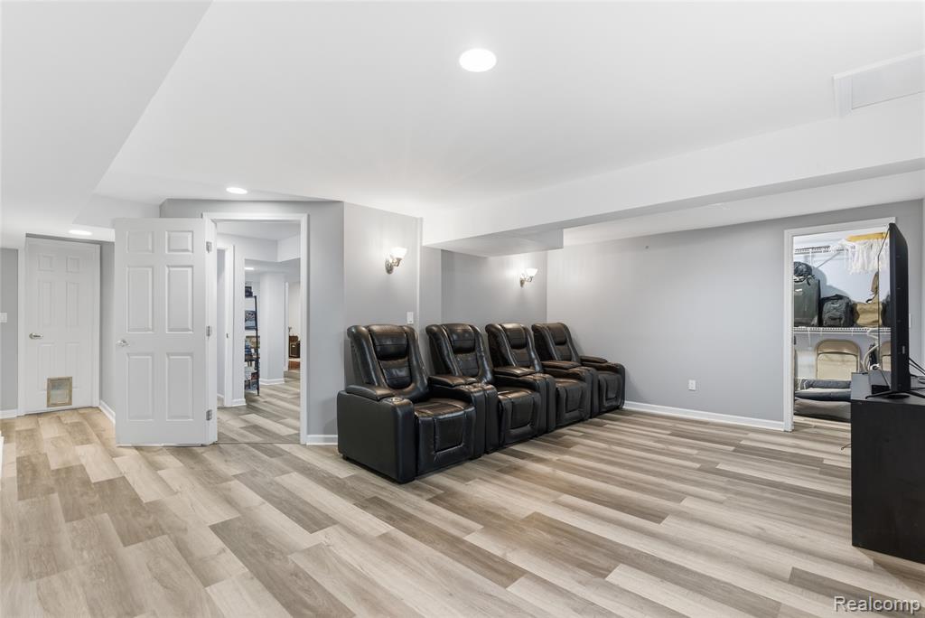 7095 Elmwood Drive, Grand Blanc, MI 48439 — Photo 40