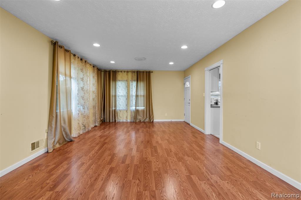 750 W Square Lake Road, Troy, MI 48098 — Photo 15