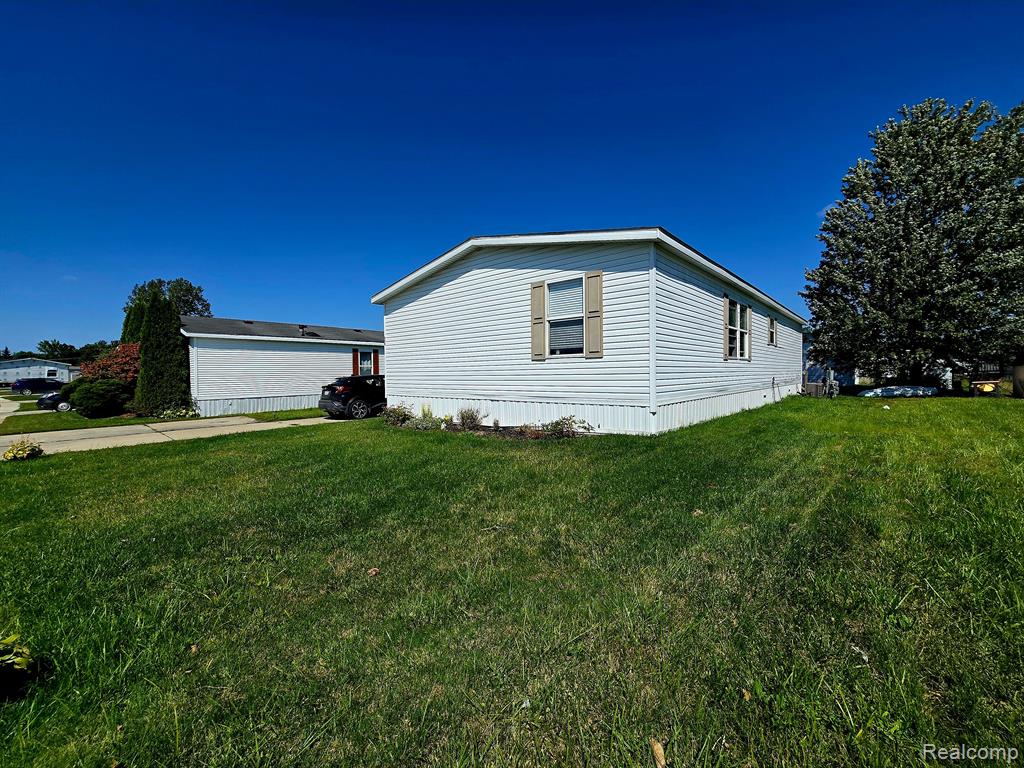 528 ELMWOOD Lane, Columbus, MI — Photo 18