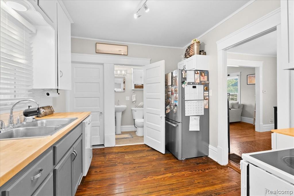726 W Willow Street, Lansing, MI 48906 — Photo 9