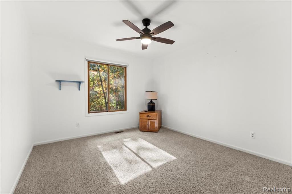 9755 Forest Ridge Drive, Clarkston, MI 48348 — Photo 38