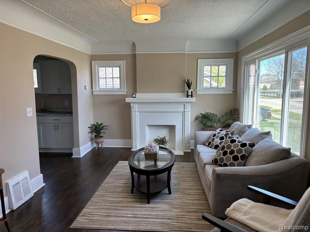 20817 MENDOTA Avenue, Ferndale, MI 48220 — Photo 6