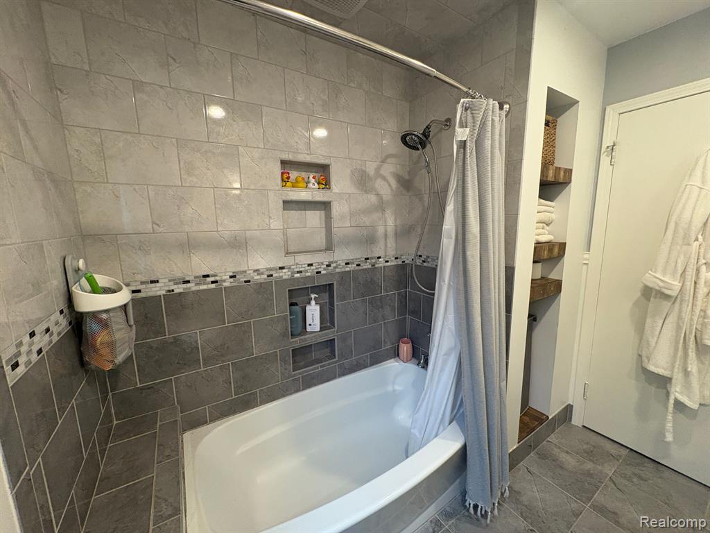 409 Belanger Street, Grosse Pointe Farms, MI 48326 — Photo 17