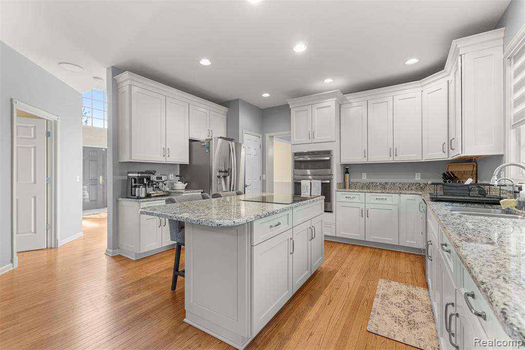 4991 Knollcrest Court, Commerce Twp, MI 48382 — Photo 17