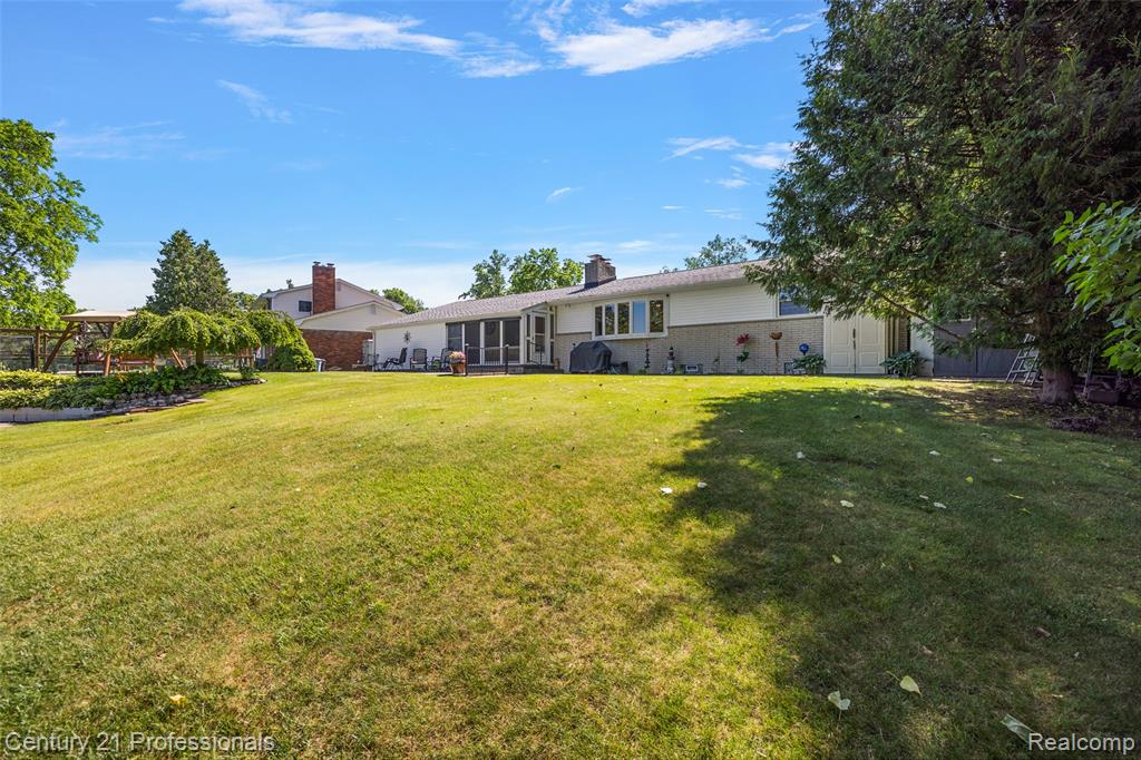 9311 Whipple Shores Drive, Clarkston, MI 48348 — Photo 24