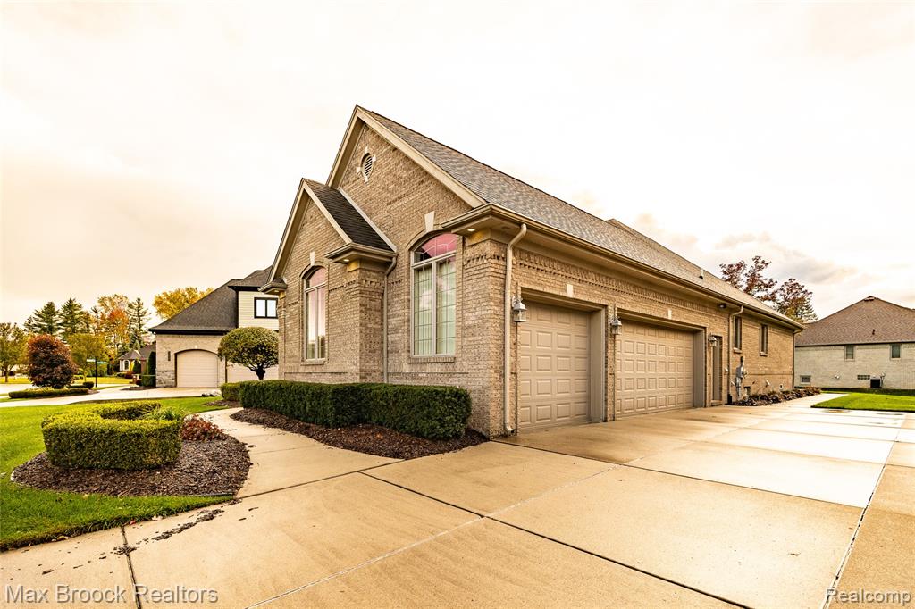 52221 Chickadee, Shelby Twp, MI 48315 — Photo 10