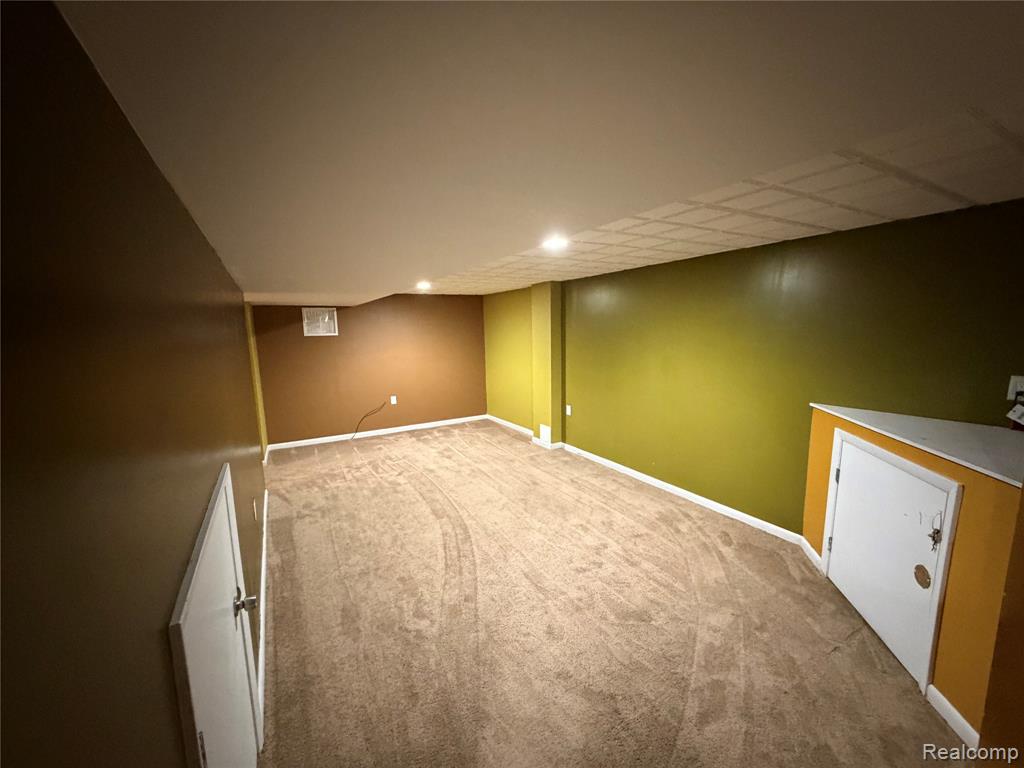 39588 Squire, Novi, MI — Photo 47