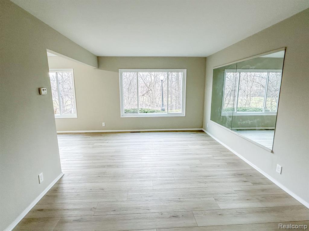 32718 GRAND RIVER Avenue, D3, Farmington, MI 48336 — Photo 3