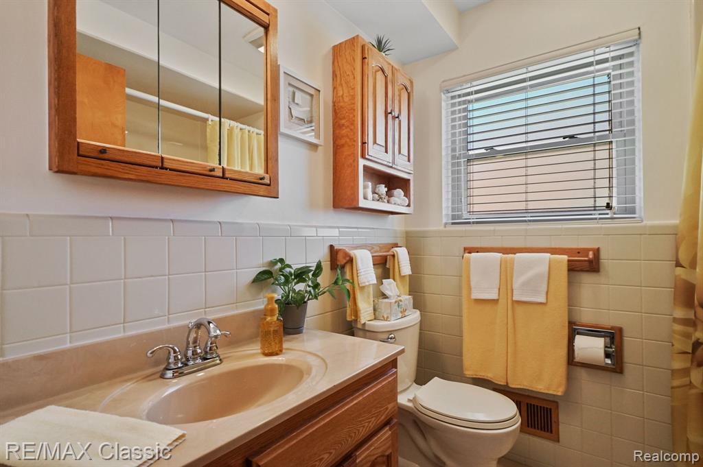 6900 CRESTWOOD Street, Dearborn Heights, MI 48127 — Photo 21
