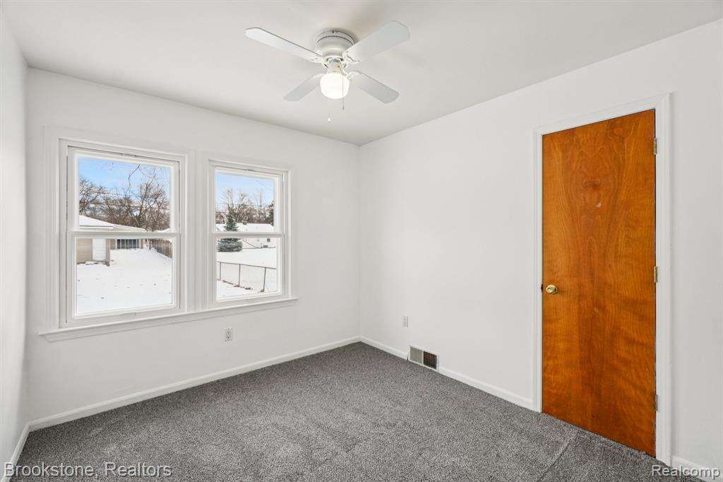 5729 Graves Street, Waterford, MI 48327 — Photo 16