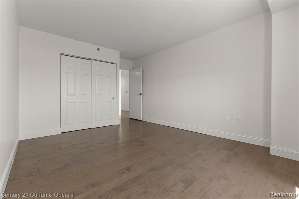 250 E Harbortown Drive, 708, Detroit, MI 48207 — Photo 17