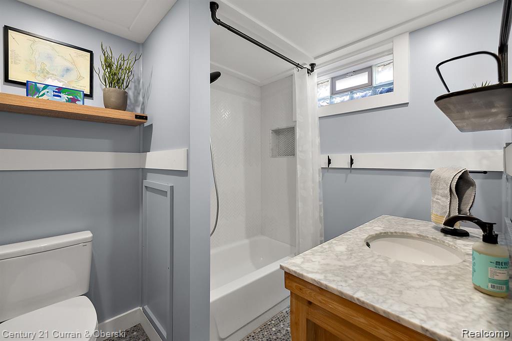 222 Ackerson Lake Drive, Jackson, MI 49201 — Photo 39