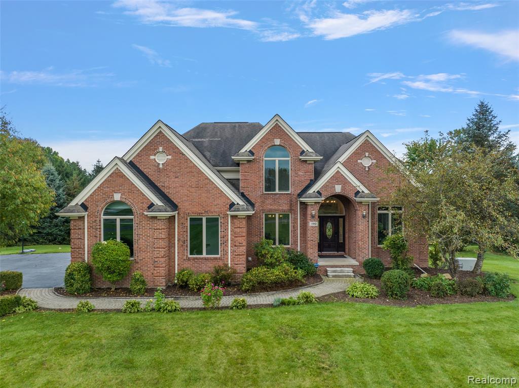 190 Sequoia Lane, Leonard, MI 48367 — front exterior