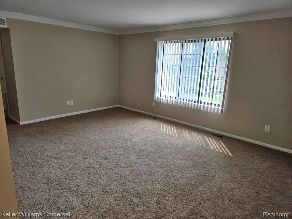71 Meadow Wood Drive, Rochester Hills, MI 48307 — Photo 12
