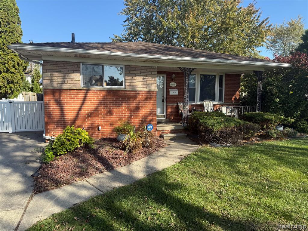 6193 N Bankle Court, Dearborn Heights, MI 48127 — front exterior