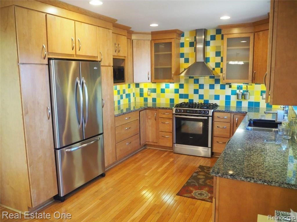 5837 FOLKSTONE Drive, Troy, MI 48085 — Photo 8