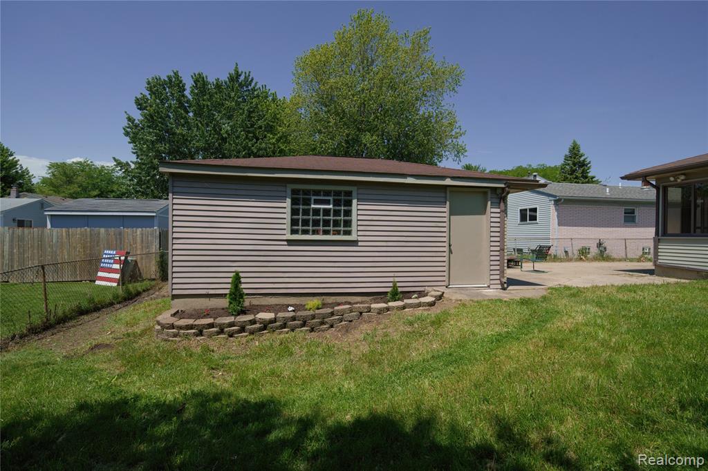 32138 Glaser Road, Rockwood, MI — Photo 6
