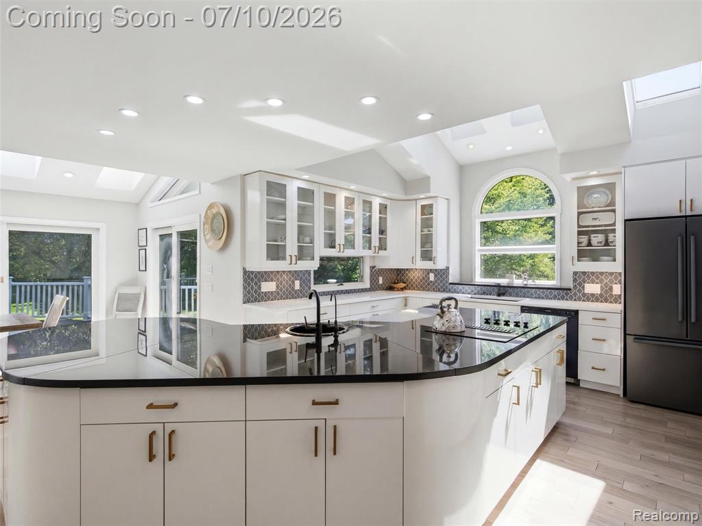 670 W Snell Road, Rochester, MI 48306 — Photo 18