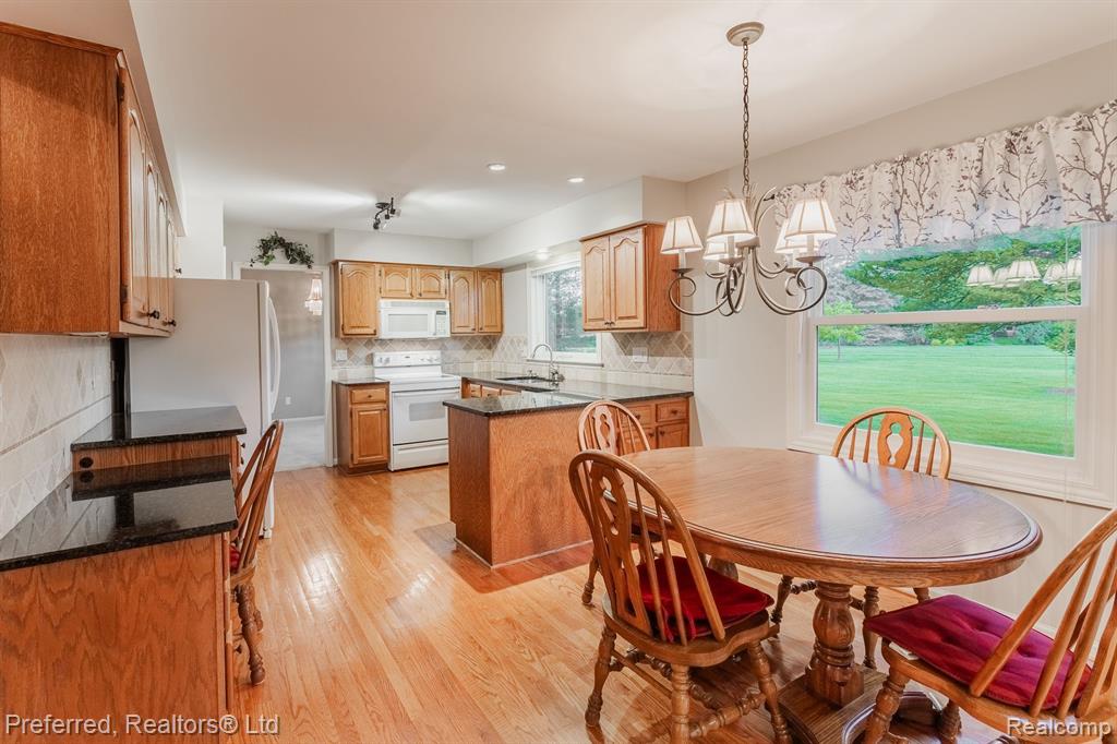 41130 WHITE HAVEN Court, Northville, MI 48168 — Photo 12