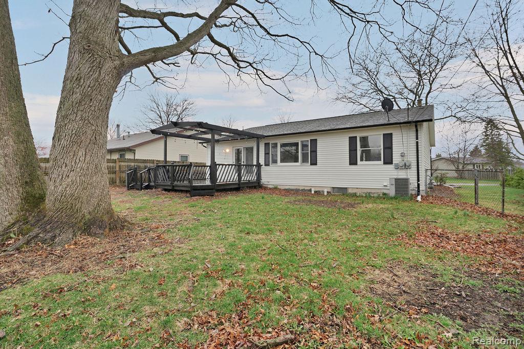 807 Saint Bernard Street, Marysville, MI 48040 — Photo 25