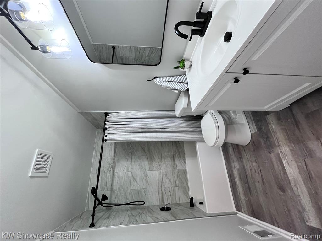 2034 E Nalone, Wixom, MI 48393 — Photo 30