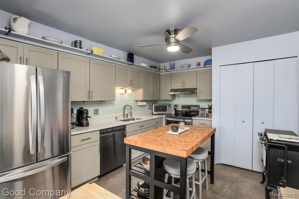 617 ASHLEY Circle, Rochester Hills, MI 48307 — Photo 13