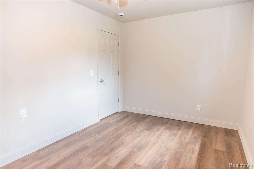9114 ISLAND Drive, Clay, MI 48001 — Photo 22