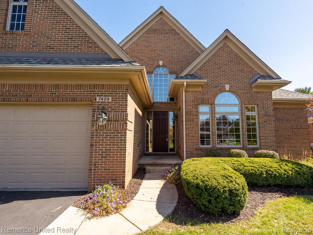 7429 Pine Vista Drive, Brighton, MI 48116 — Photo 3