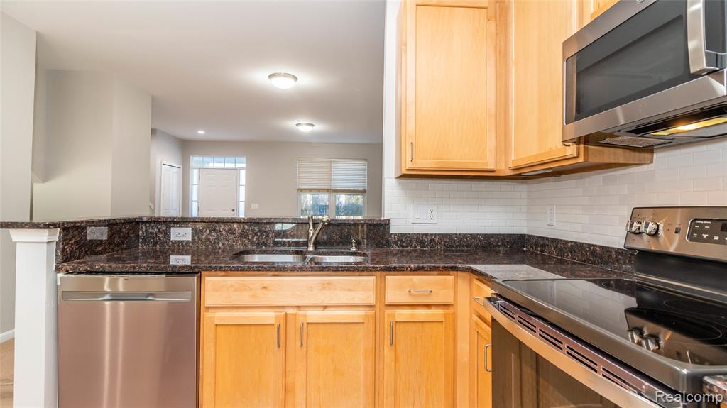 6114 Heron Hills Drive, Wolverine Lake, MI 48390 — Photo 9