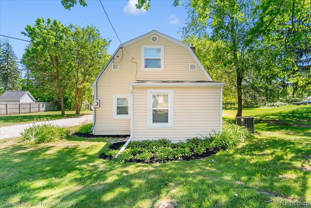 833 Hein Avenue, Lansing, MI 48911 — Photo 2