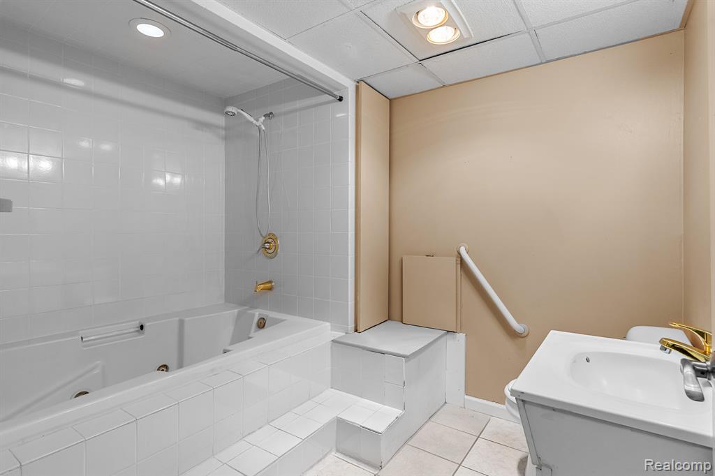 45419 GLENGARRY Boulevard, Canton, MI 48188 — Photo 36