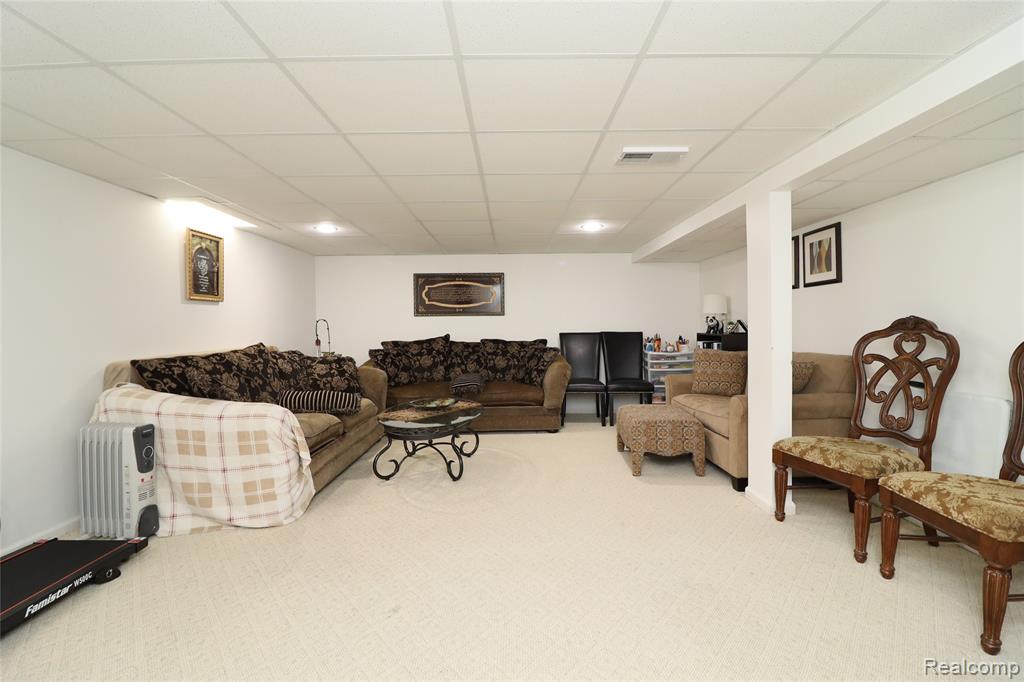 6840 N Silvery Lane, Dearborn Heights, MI 48127 — Photo 35