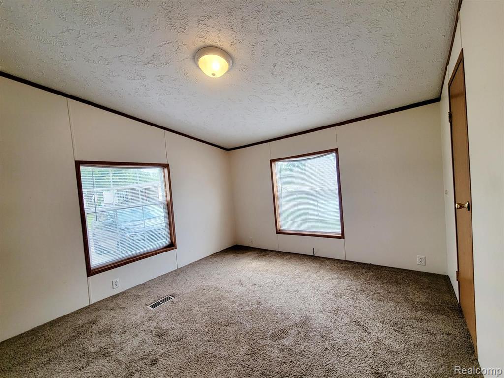 93 Woodcrest Drive, Swartz Creek, MI 48473 — Photo 13