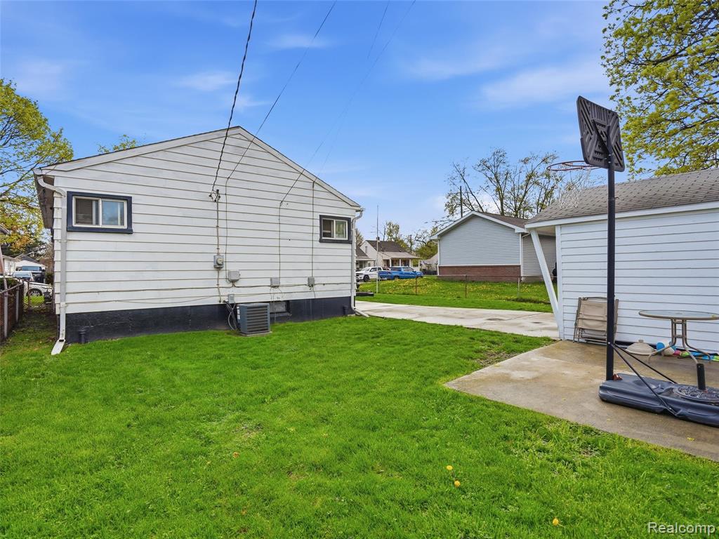2112 Reo Avenue, Lincoln Park, MI 48146 — Photo 24