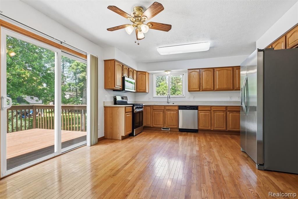 4482 Pleasant Valley Road, Brighton, MI 48114 — Photo 9
