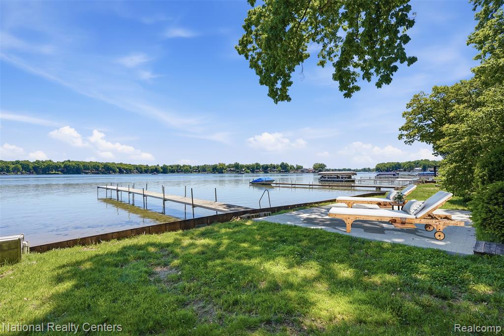 3889 Lakewood Drive, Waterford, MI 48329 — Photo 3