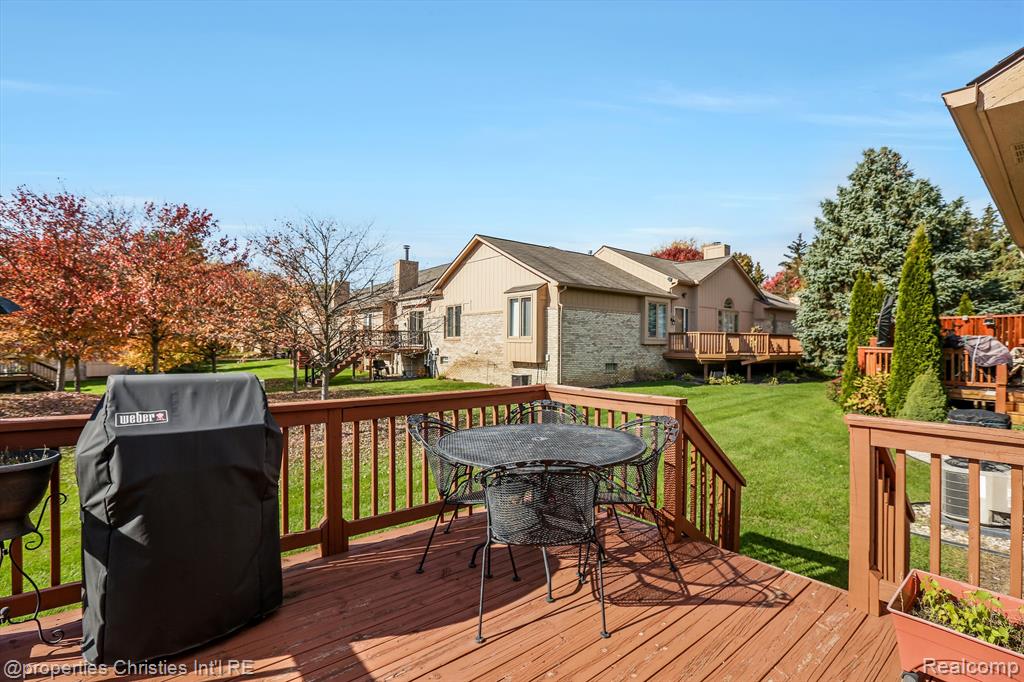 35211 White Pine Trail, Farmington Hills, MI 48335 — Photo 28