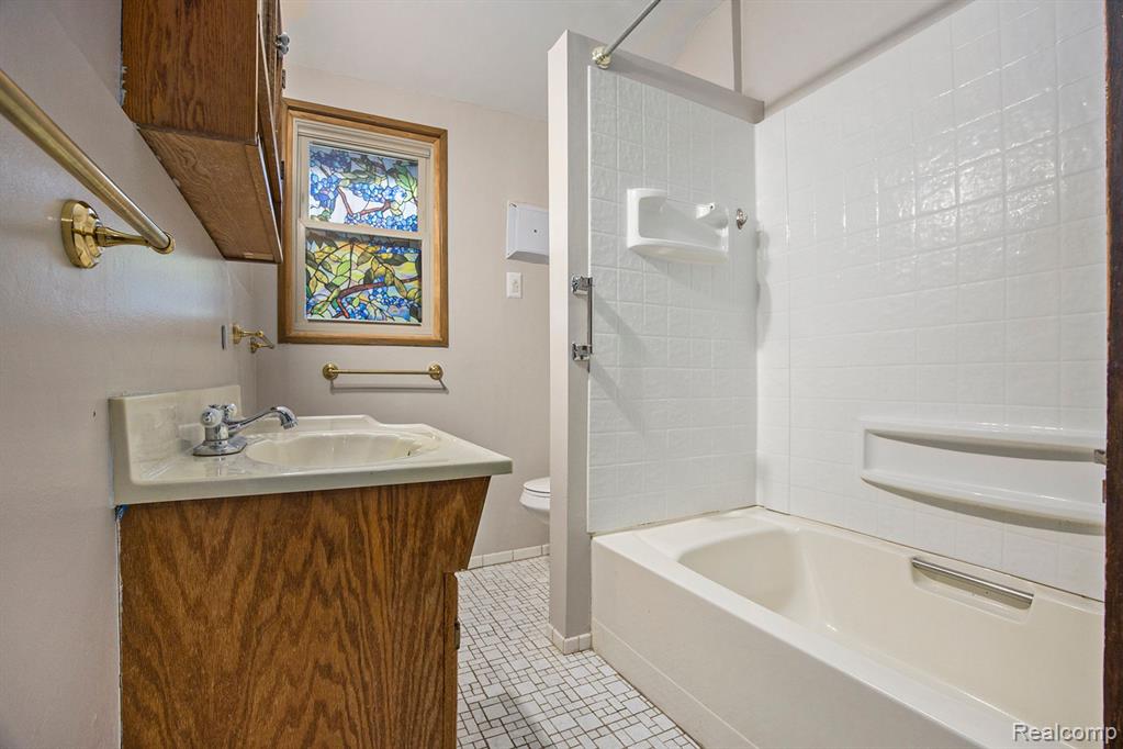 402 WAVERLEY Avenue, Royal Oak, MI 48067 — Photo 19