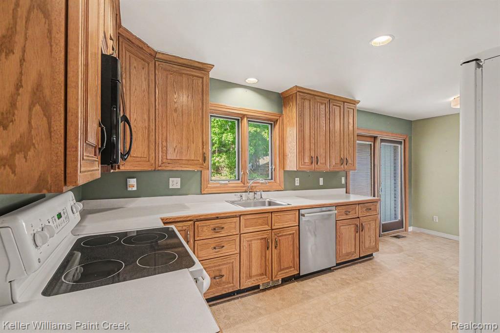 914 Croydon Road, Rochester Hills, MI 48309 — Photo 5