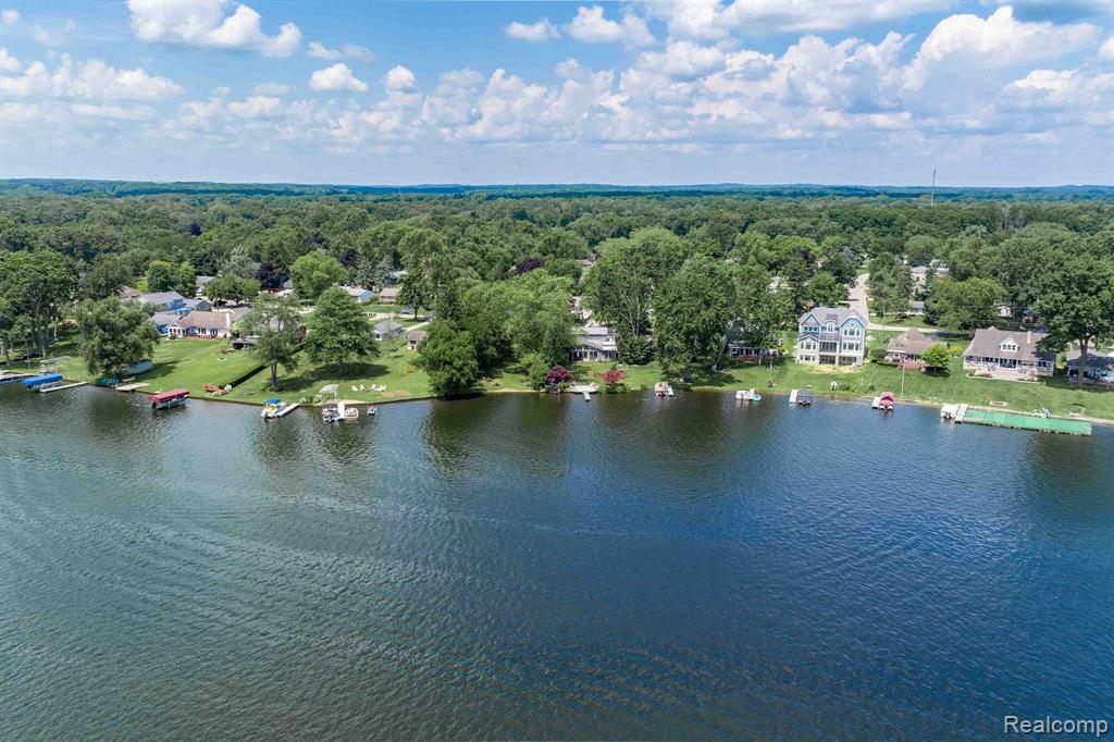 966 WOLVERINE Drive, Wolverine Lake, MI 48390 — Photo 28
